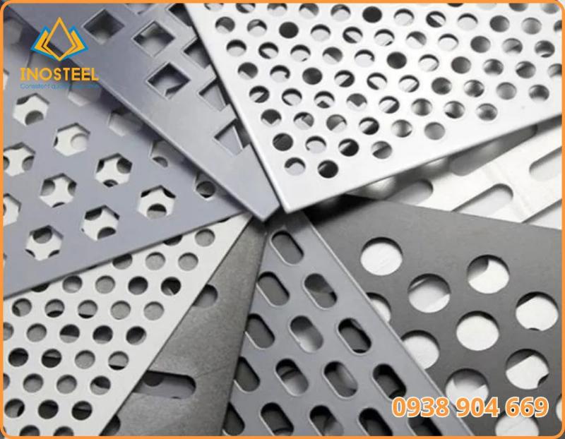Lưới inox đục lỗ được sử dụng làm mặt dựng hoặc vách ngăn trang trí trong kiến trúc hiện đại